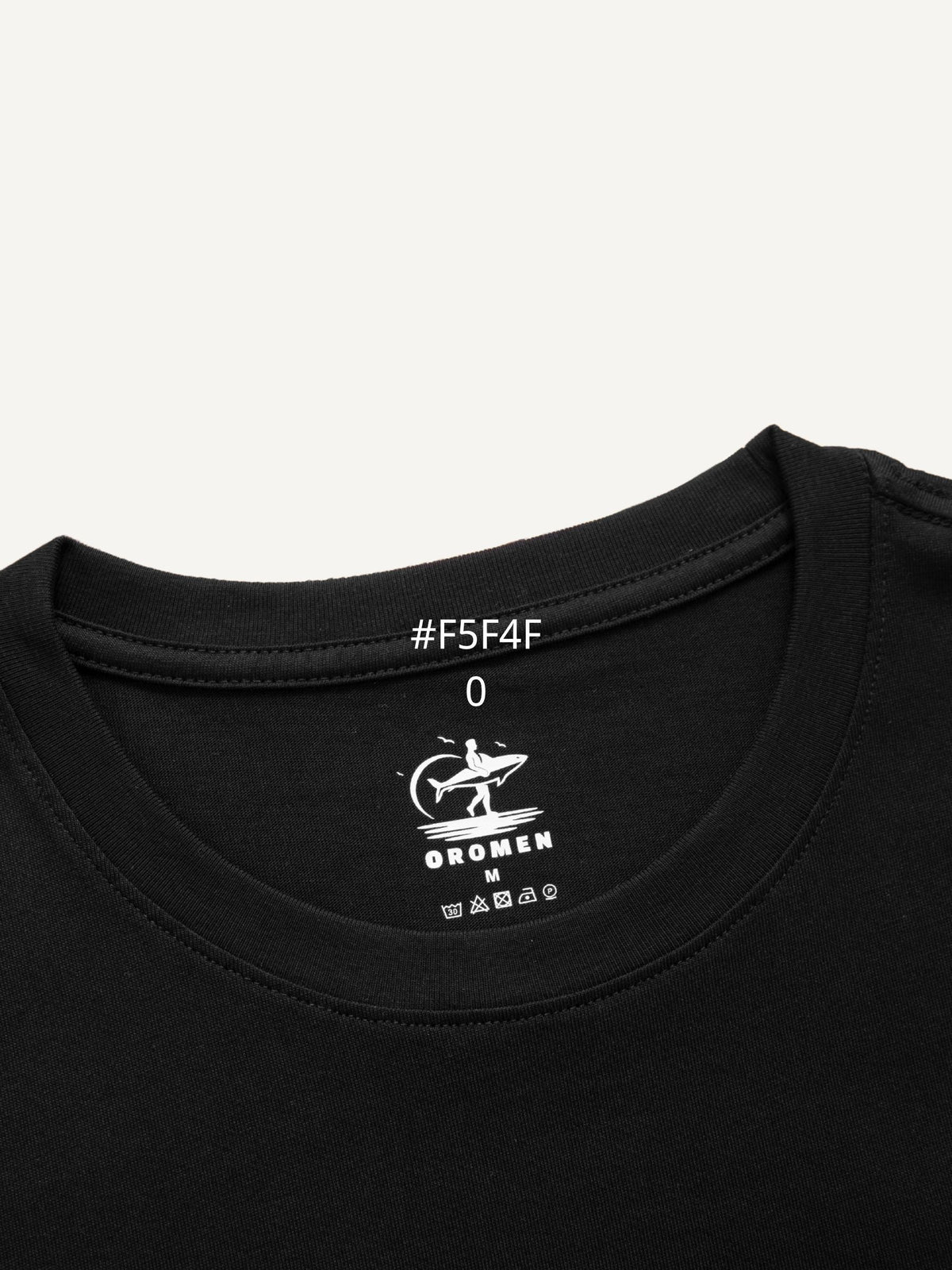 Classic ribbed crew neckline and collar detail of OROMEN Melting Cube Embroidery T-shirt