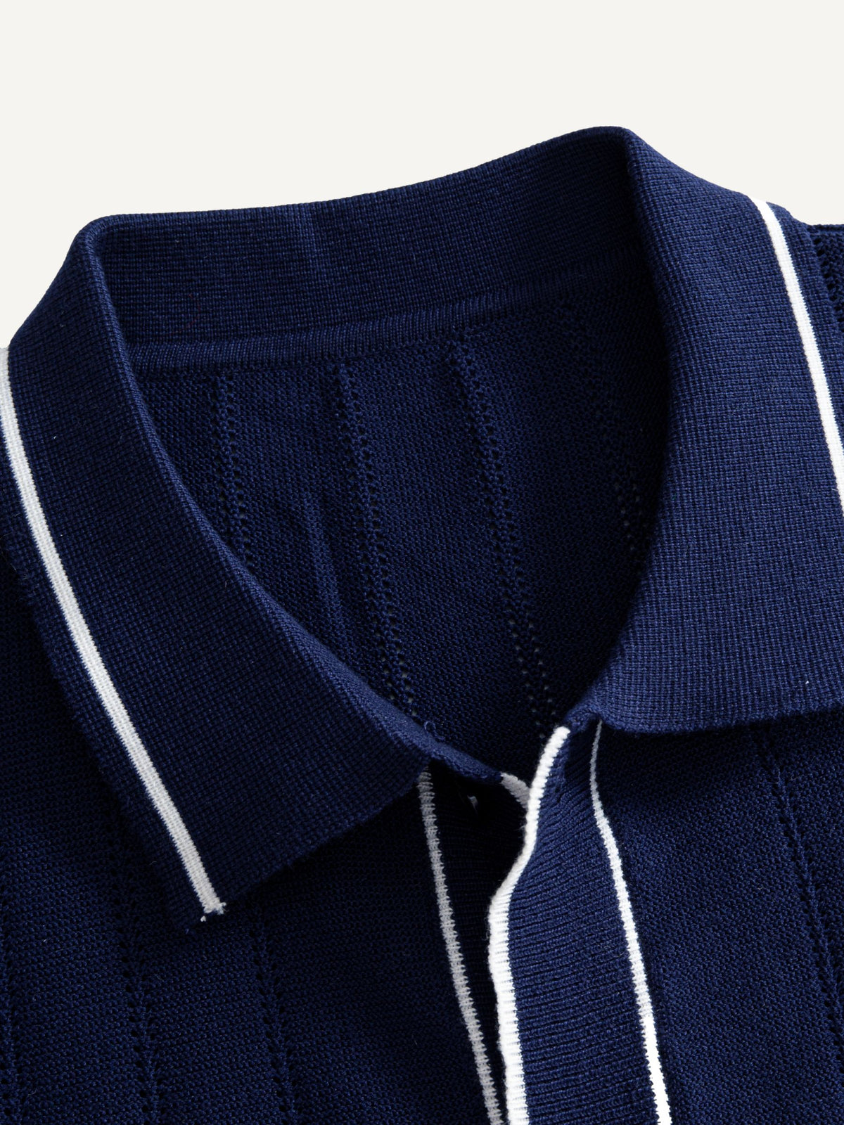 Lapel collar with contrast tipping detail on OROMEN Contrast Tipped Knitted Sweater