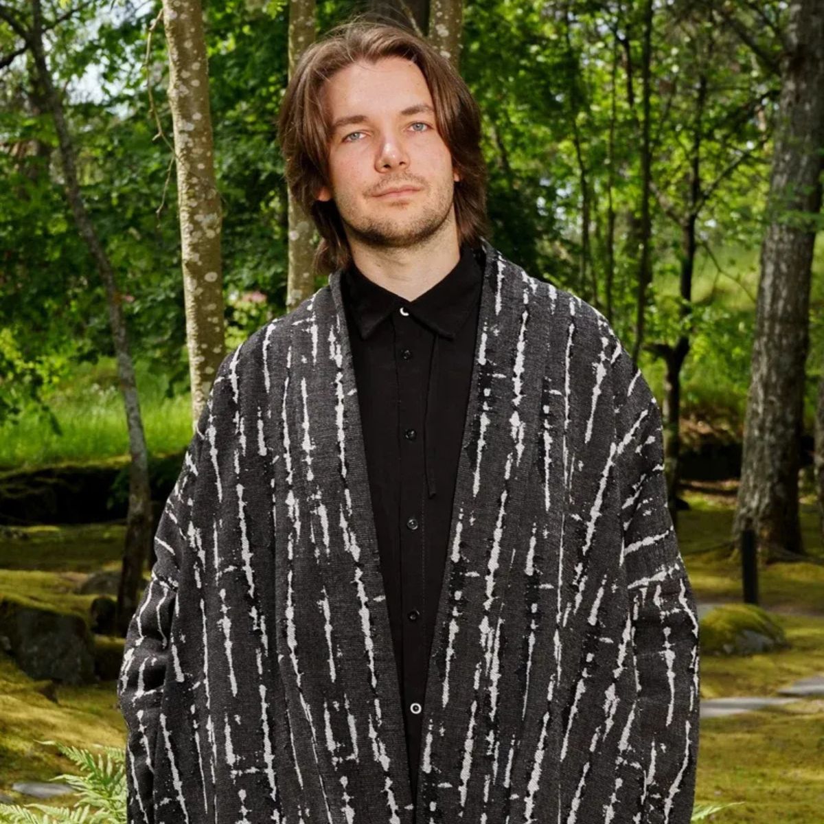 Model wearing OROMEN KIMONO015 Jacquard Crackle Kimono Jacket, front view, open haori silhouette
