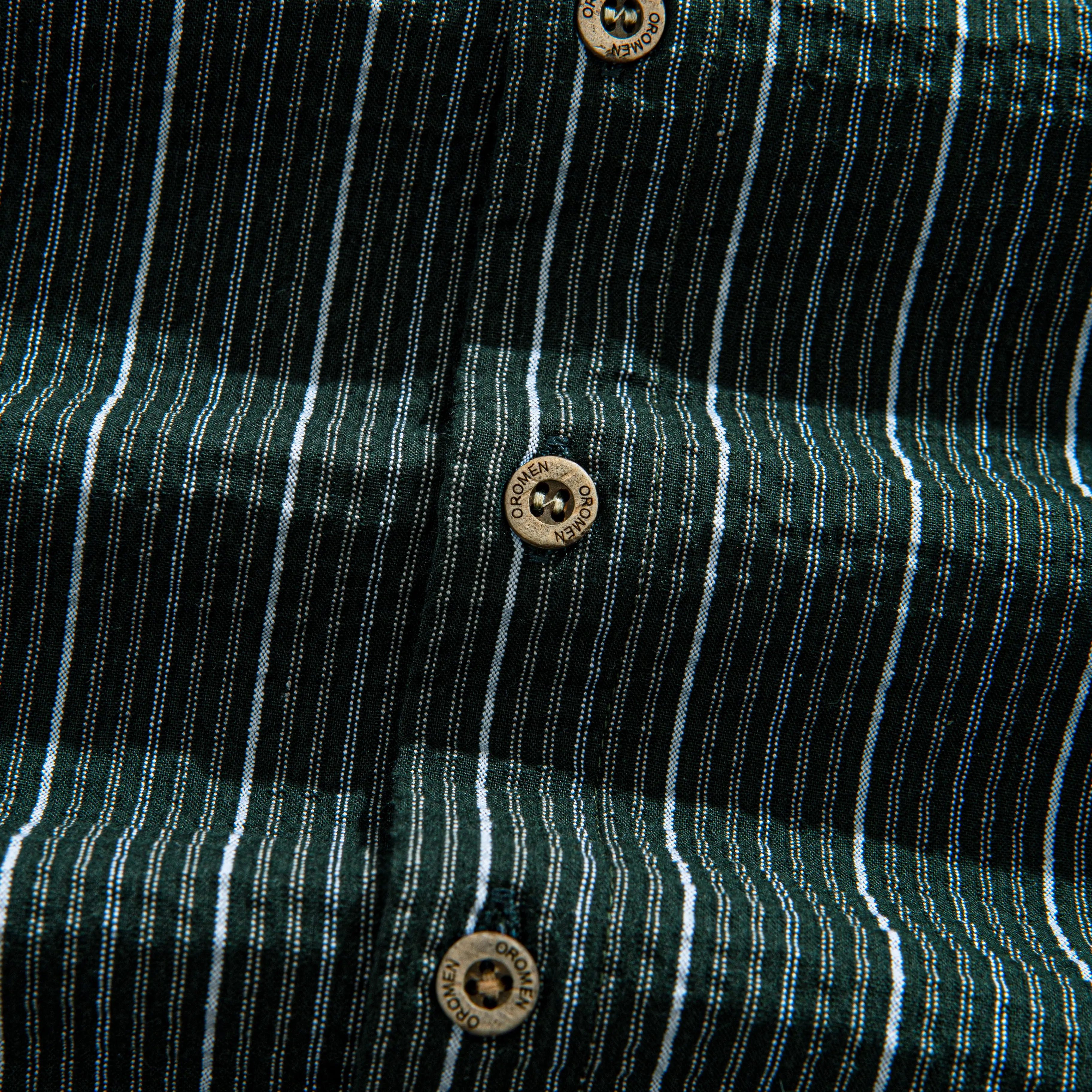 Natural Coconut Buttons Detail — OROMEN Seersucker Shirt