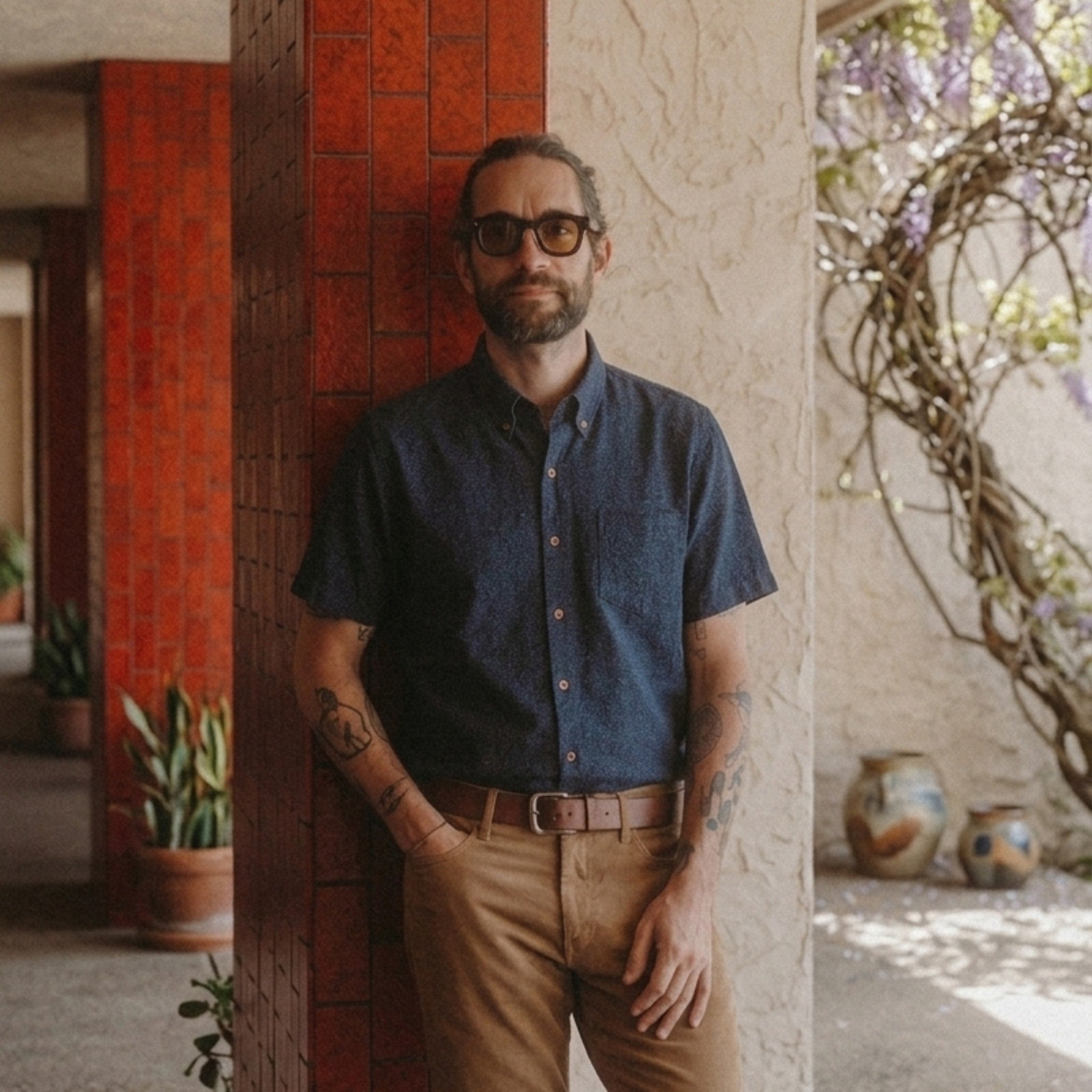 Navy cotton linen woven shirt model look