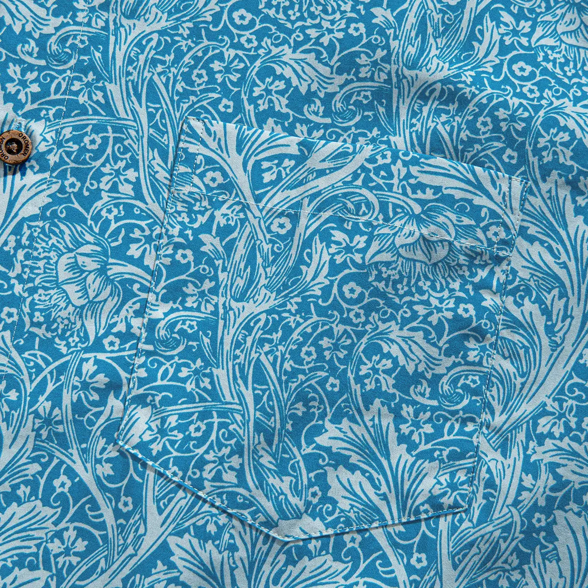 OROMEN Acanthus Leaves Aloha Shirt in Blue – Detail Close-Up