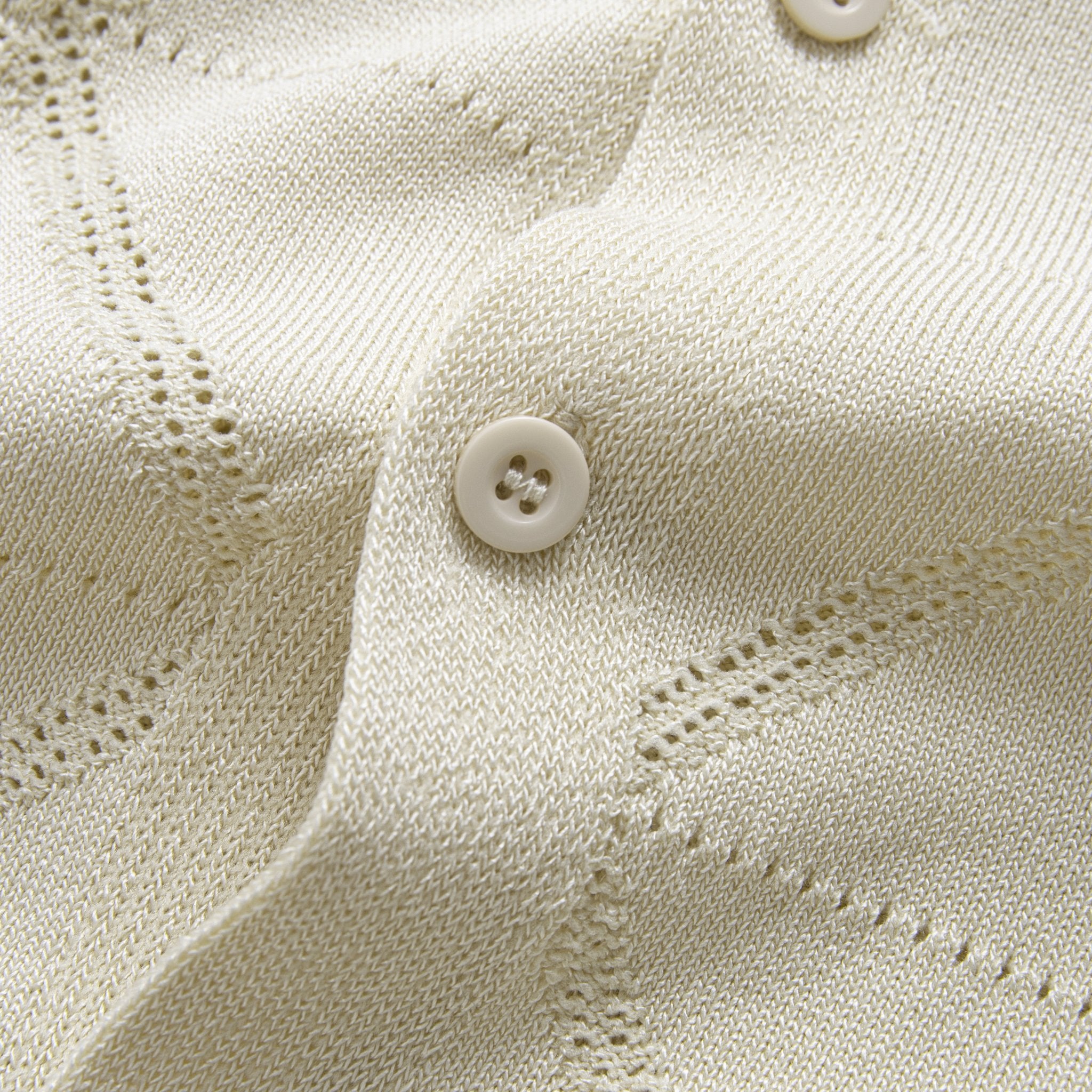 OROMEN Ice Silk Viscose Knit Shirt – Lifestyle Shot