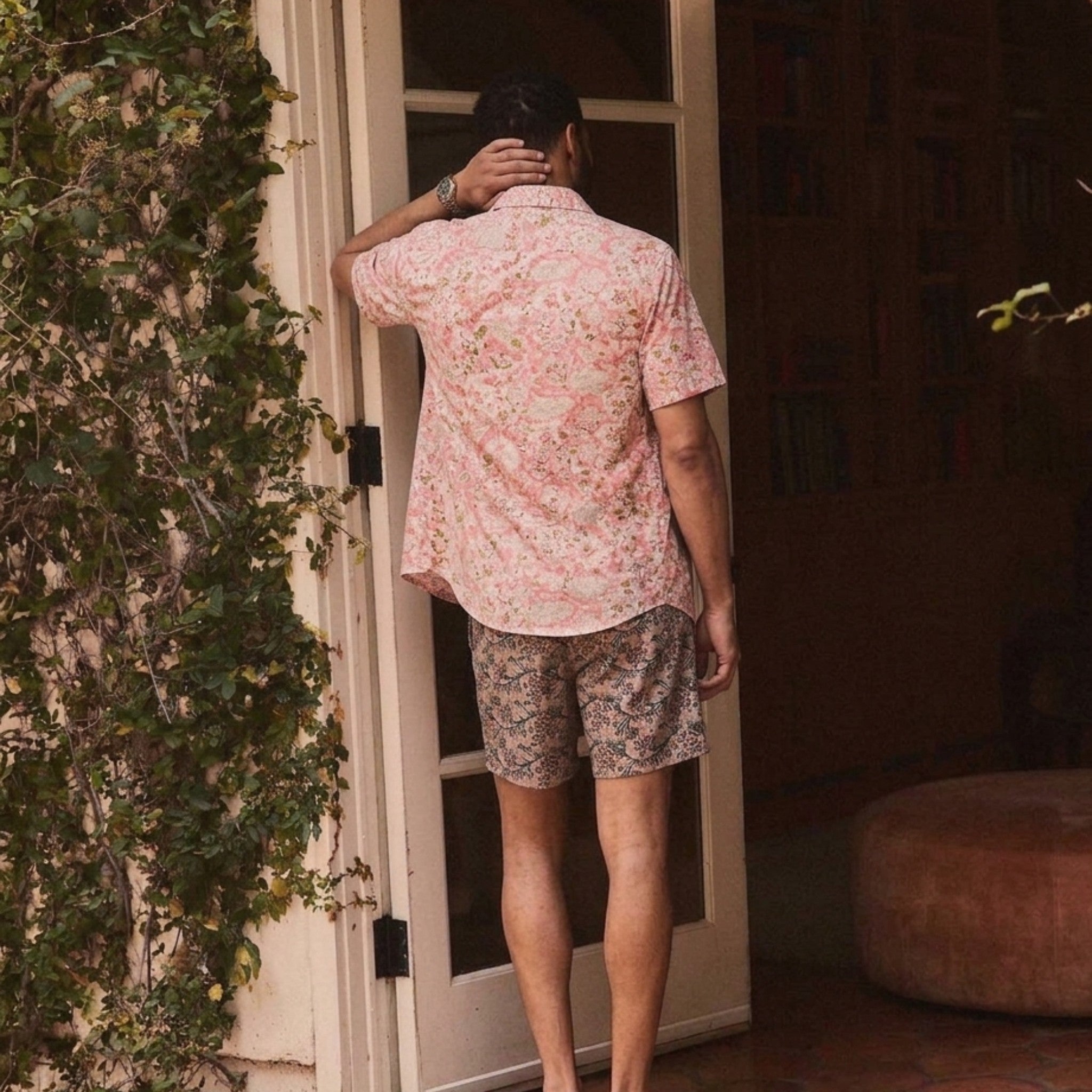 OROMEN Sakura Spheres shirt – model wearing pink back view