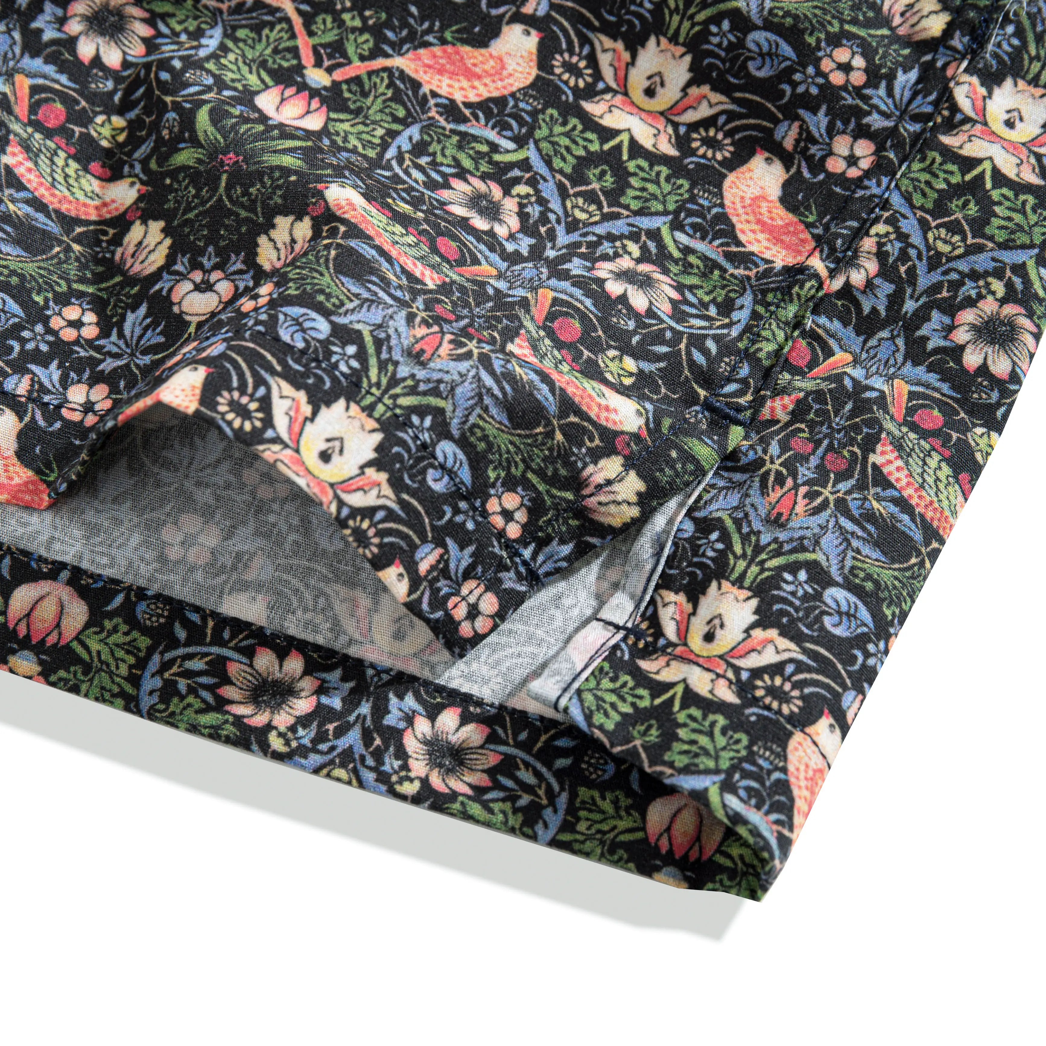 OROMEN Strawberry Thief Hawaiian shirt – hem and side slit detail, lightweight floral print fabric