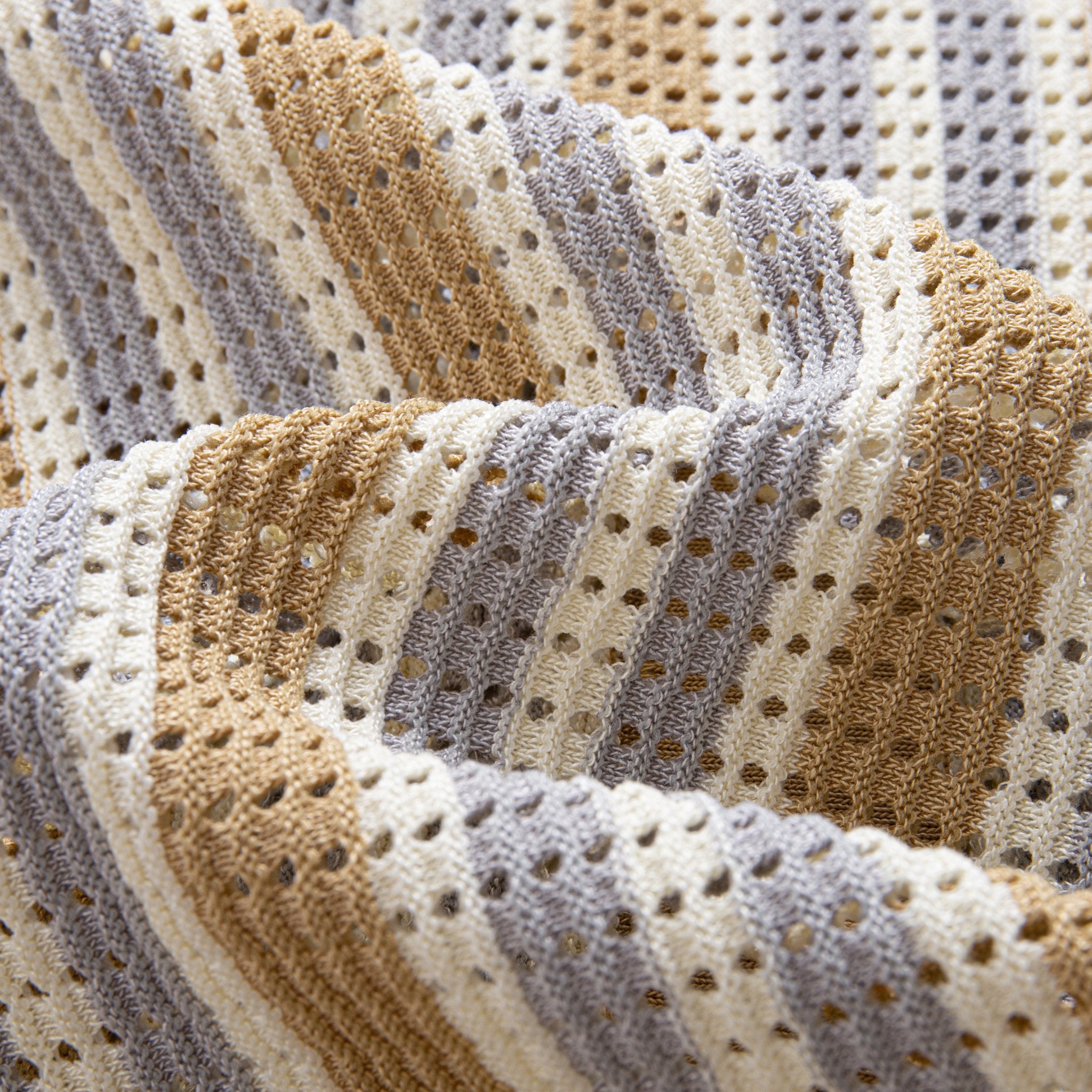 Ribbed Collar and Cuffs Detail – OROMEN Retro Knit Polo