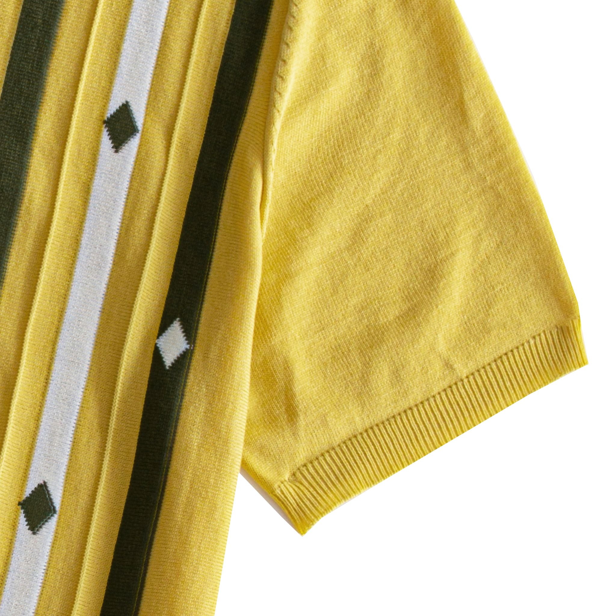 Ribbed cuff detail of men's yellow diamond jacquard knit shirt – OROMEN