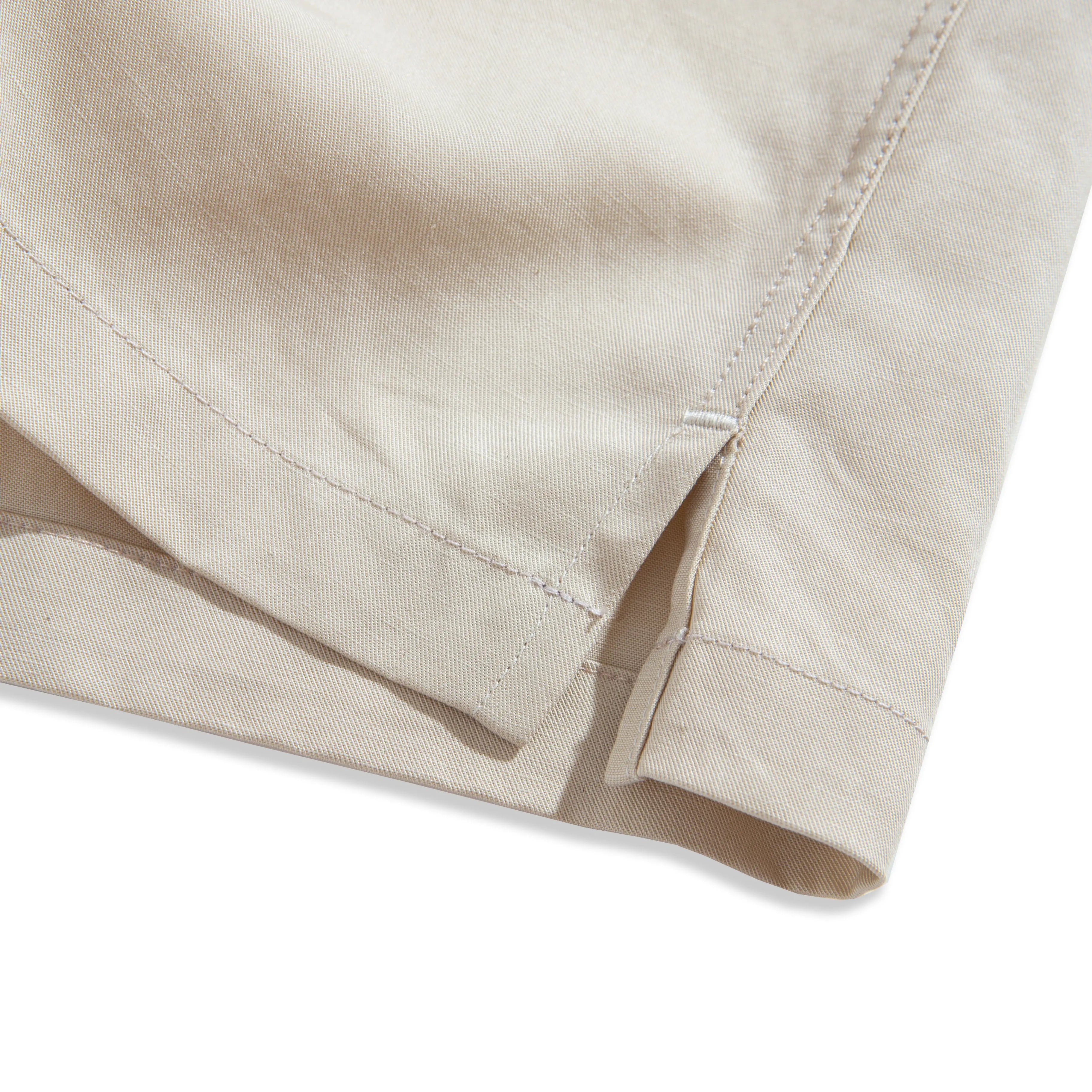 Side-vent-and-double-needle-stitching-detail-of-OROMEN-Versatile-Shirt-beige-Tencel™-linen-relaxed-hem