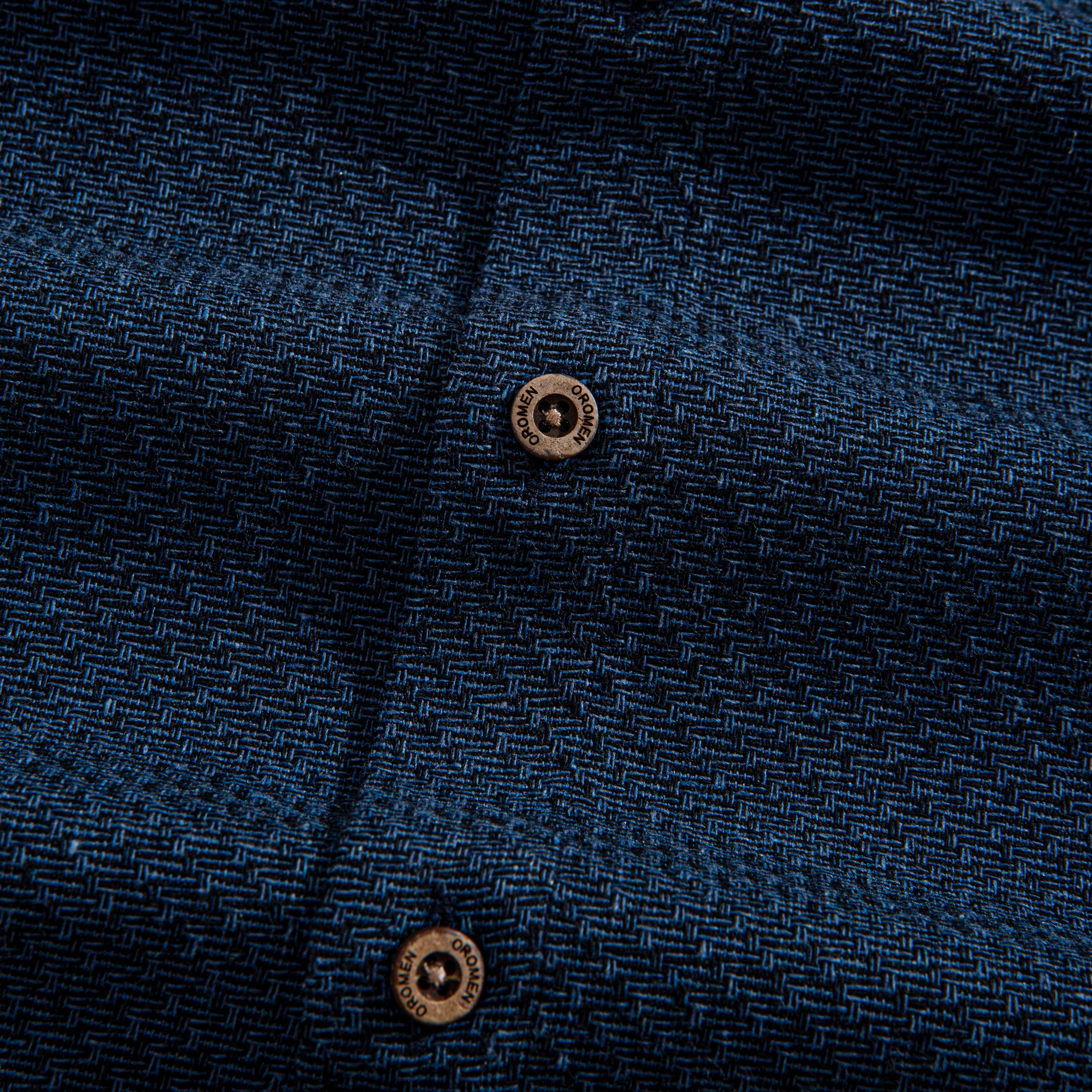 Two-tone woven shirt with coconut buttons - cotton and linen long sleeves