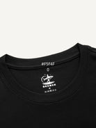 Classic ribbed crew neckline and collar detail of OROMEN Melting Cube Embroidery T-shirt