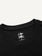 Classic ribbed crew neckline and collar detail of OROMEN Psychedelic Mushroom T-shirt