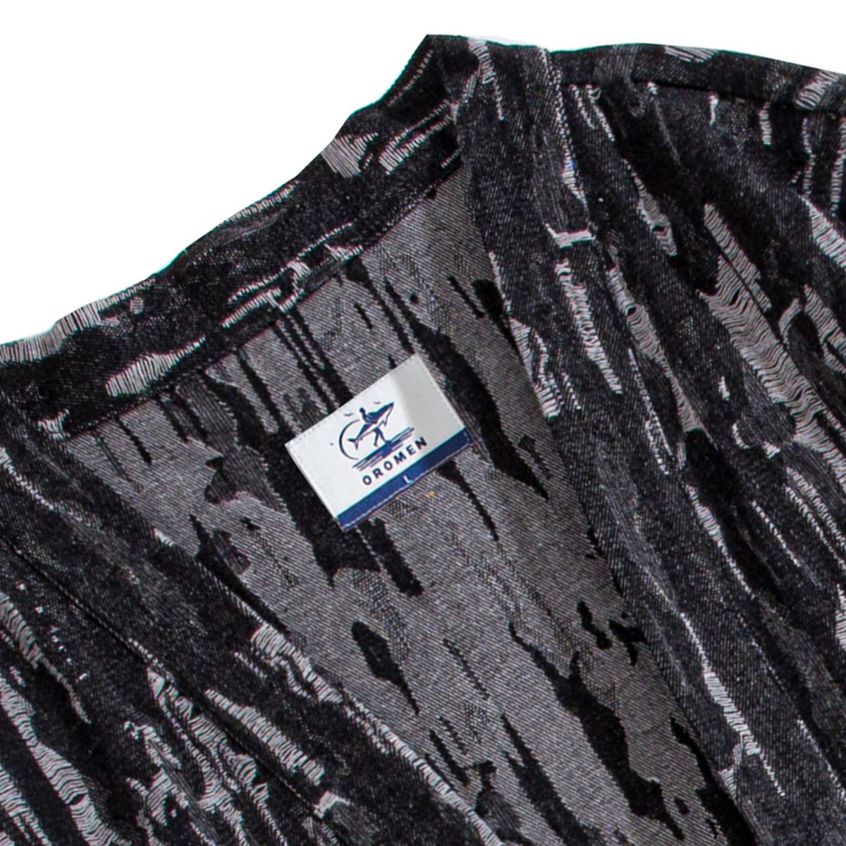 Close-up of OROMEN KIMONO015 collarless neckline, jacquard crackle weave at collar edge