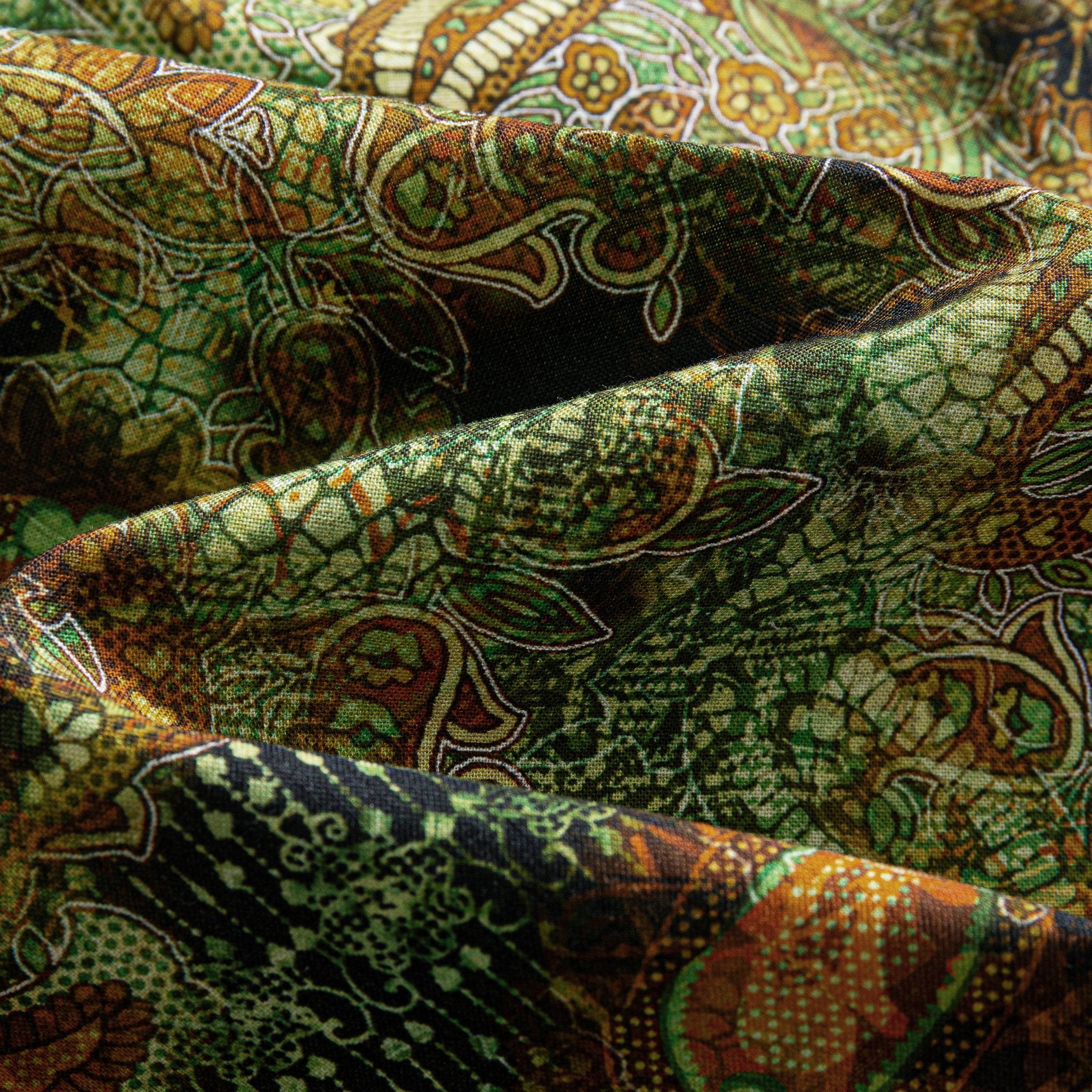 Model Wearing OROMEN 70s Vintage Paisley Hawaiian Shirt – Retro Street Style