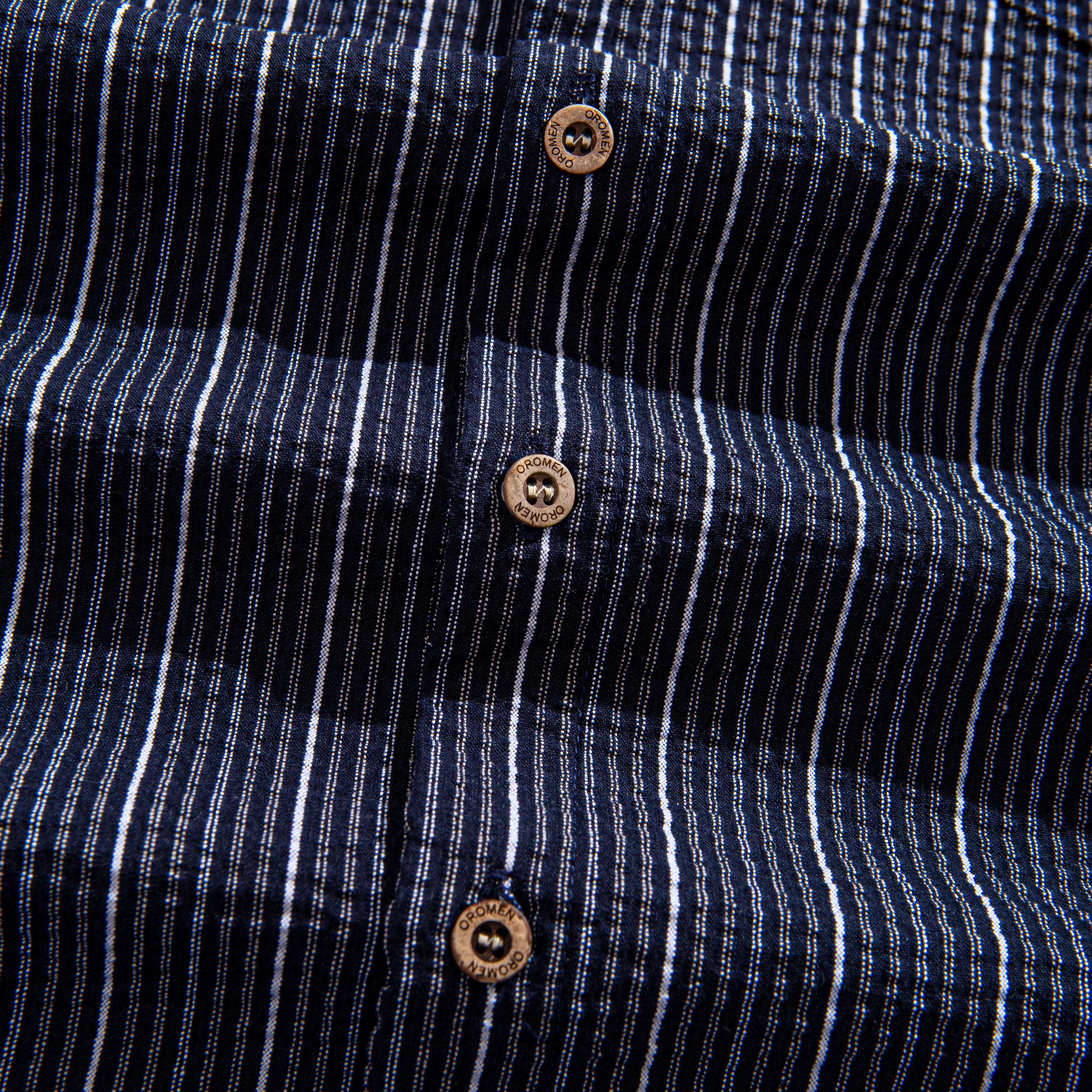 Natural Coconut Buttons Detail — OROMEN Seersucker Shirt