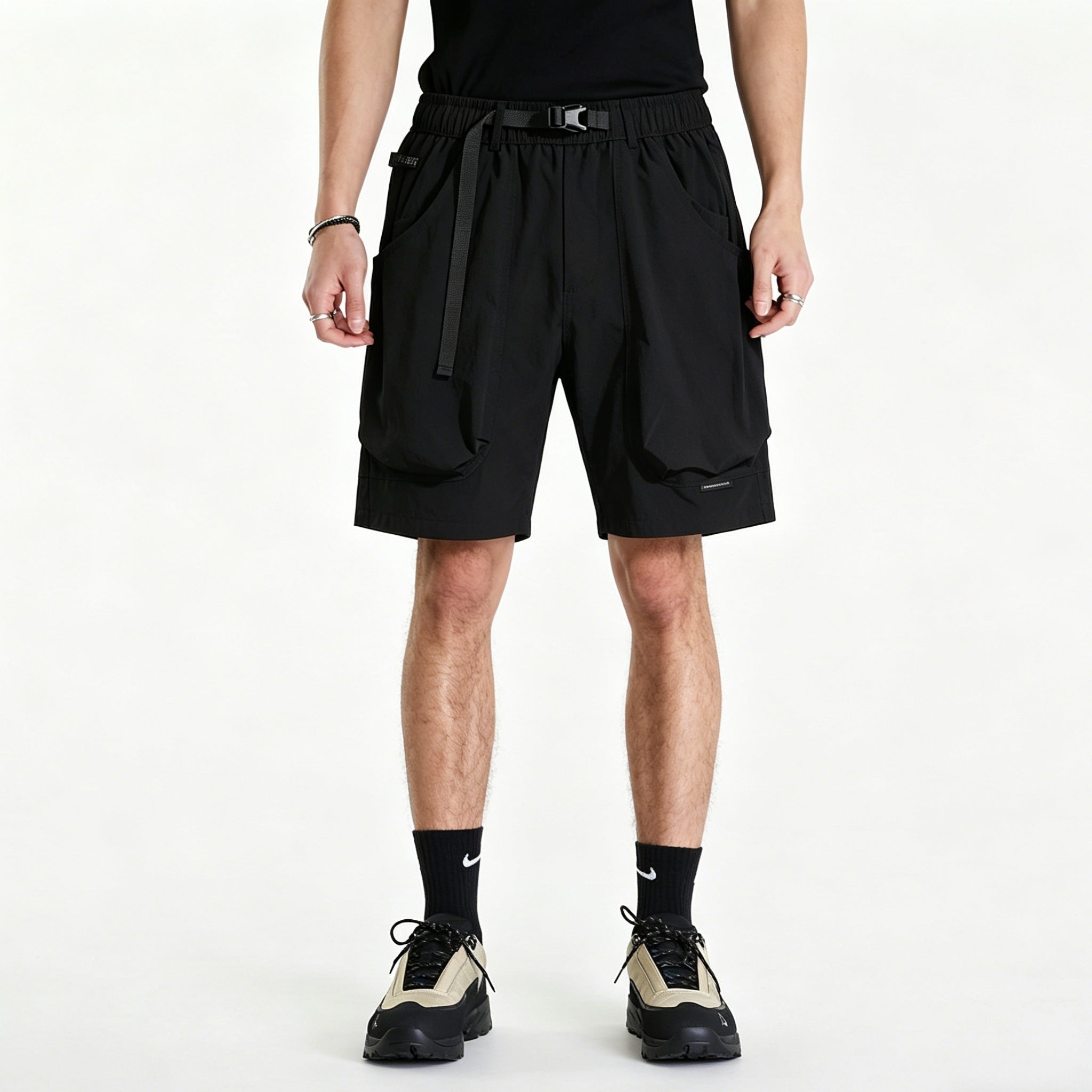OROMEN Black Relaxed Fit Shorts – Detail Close-Up