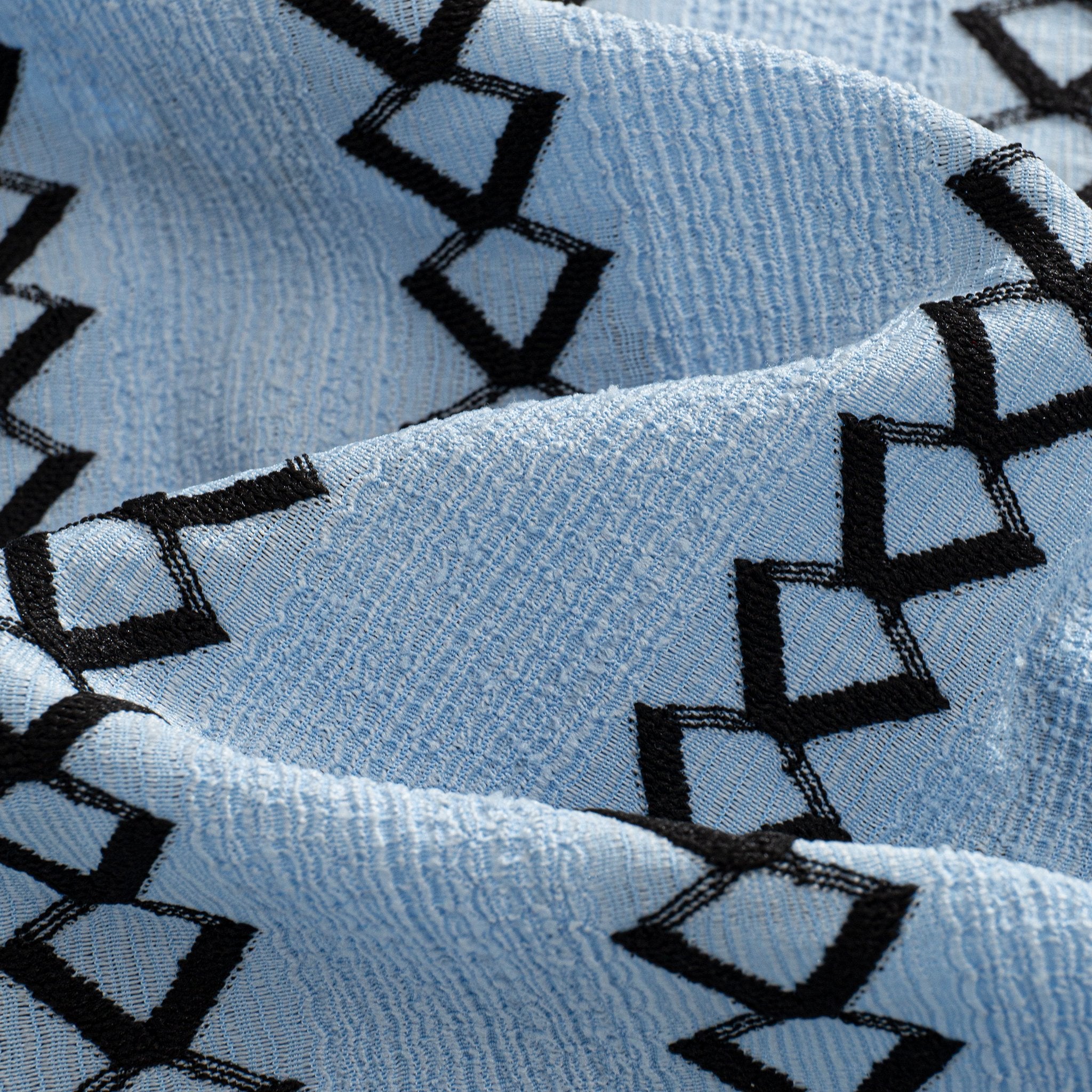 OROMEN Diamond Stripe Jacquard Shirt – Close-up Jacquard Pattern Detail