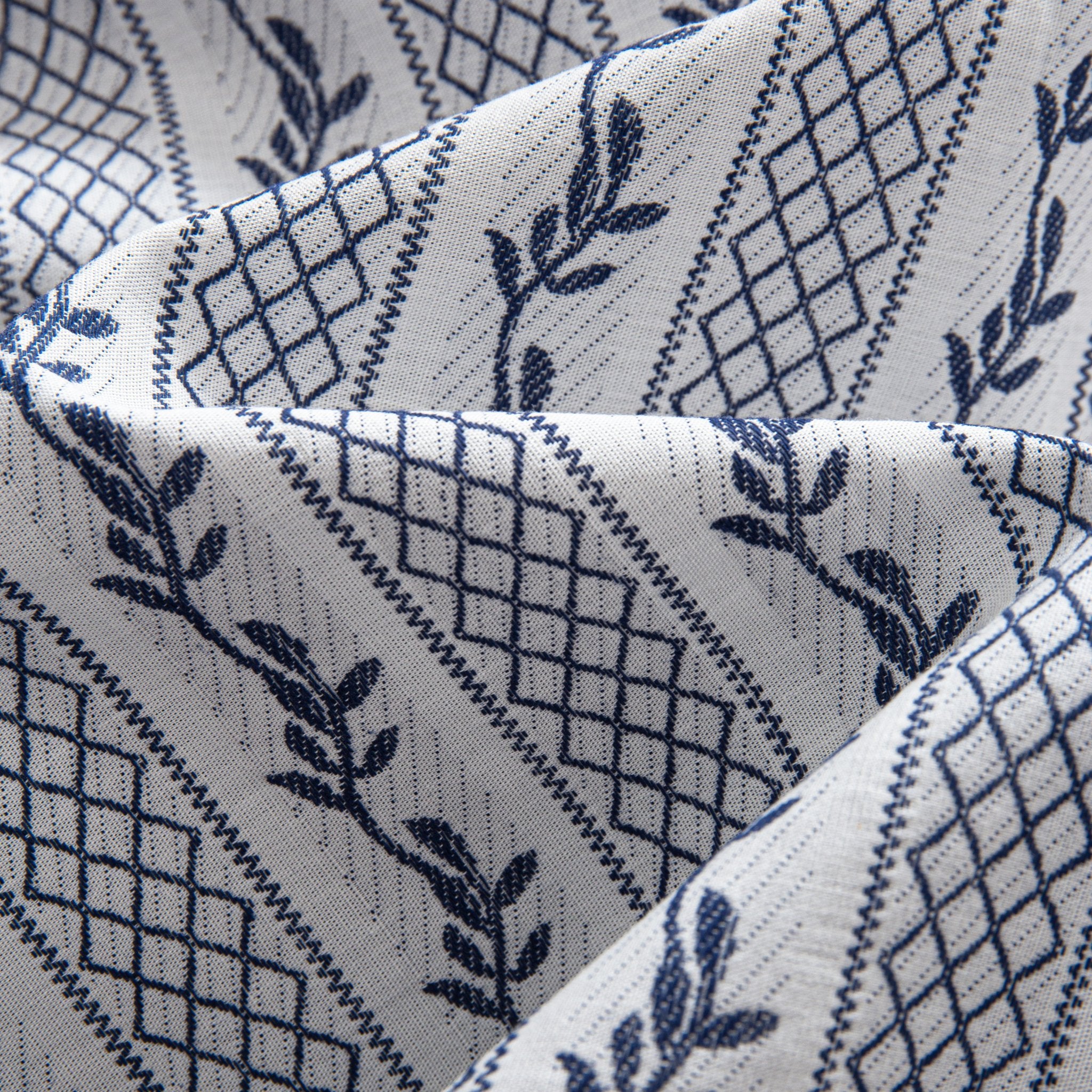 OROMEN Embroidered Striped Shirt – Fabric and Weave Detail