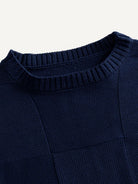 OROMEN Geometric Block Textured Sweater collar detail showing classic ribbed crewneck design