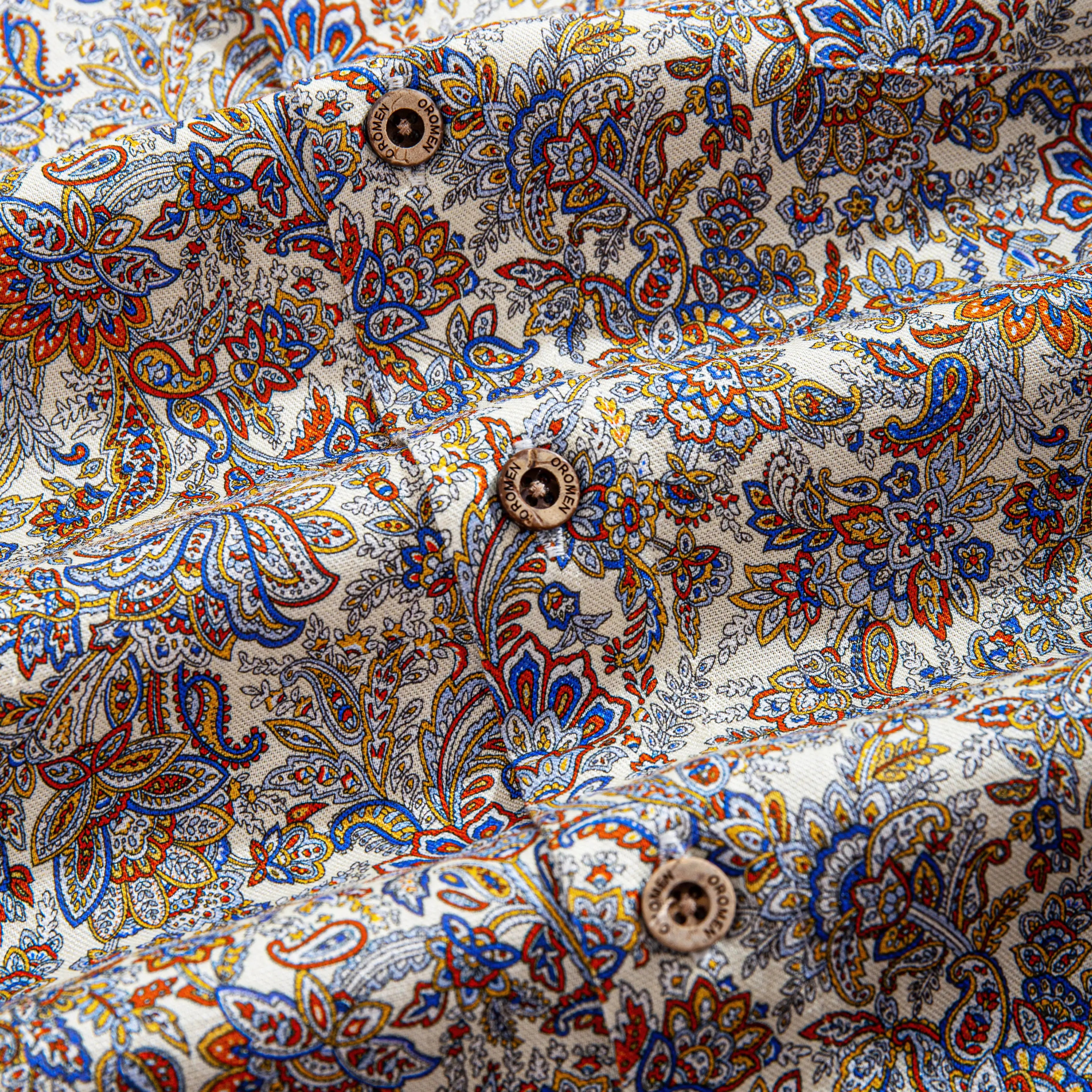 OROMEN Golden Era Hawaiian Shirt — natural coconut buttons close-up