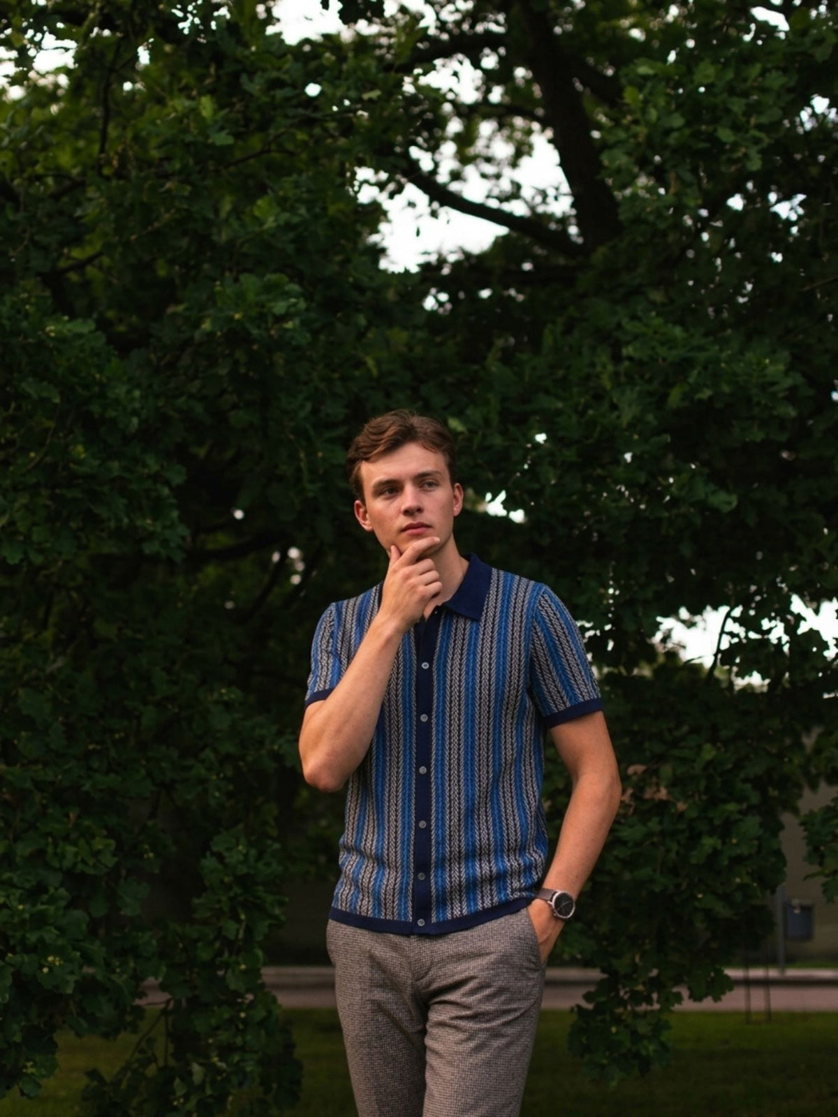 OROMEN Herringbone Jacquard Knit Polo navy blue male model outdoor lifestyle shot