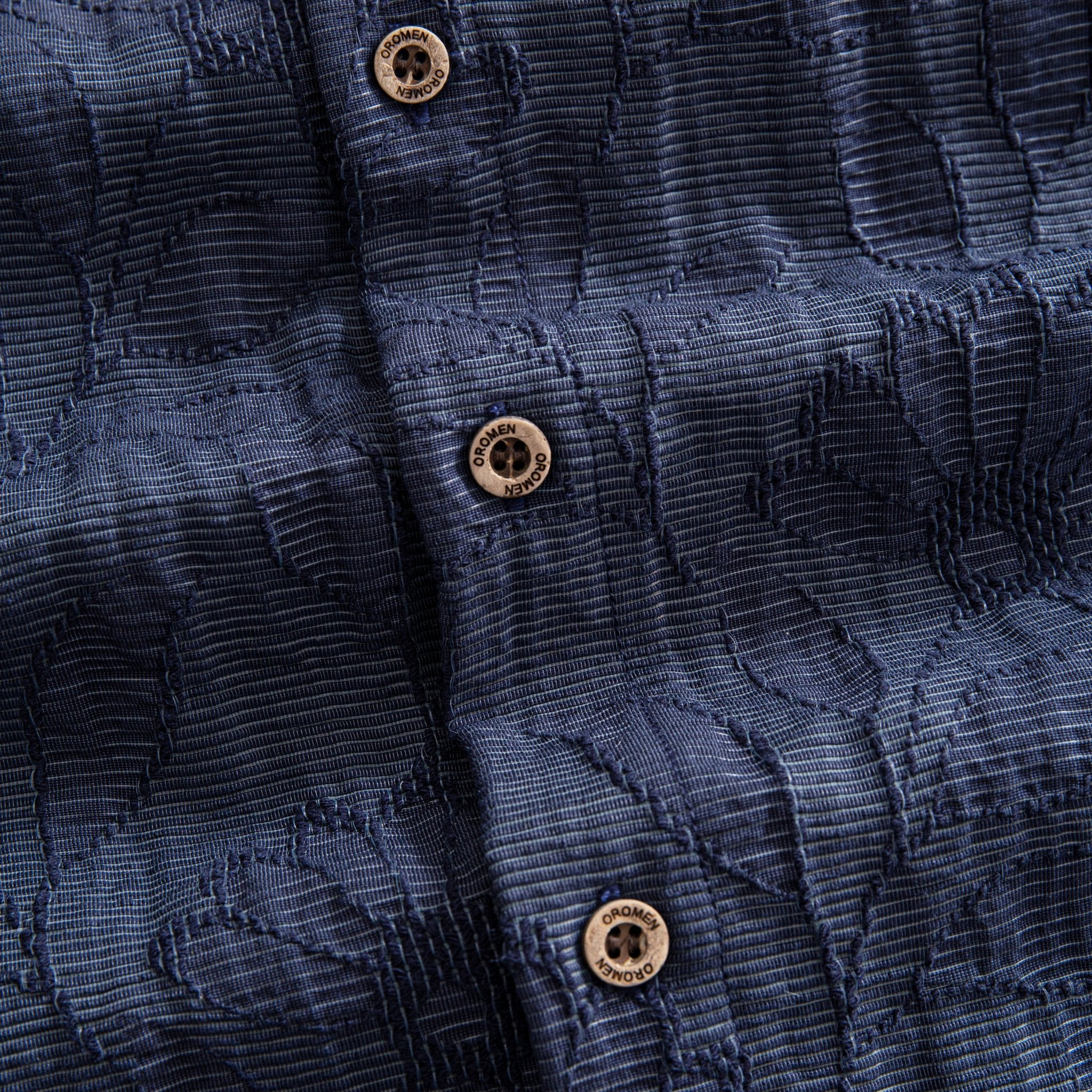 OROMEN Jack Jacquard Shirt – Collar and Button Detail