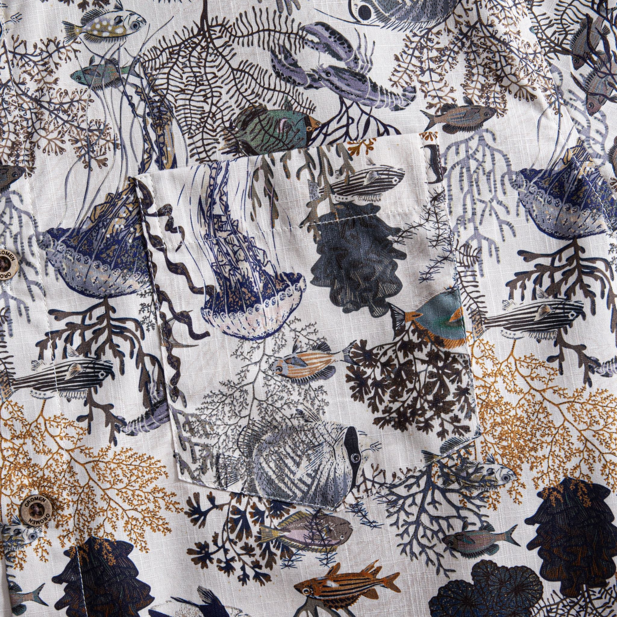 OROMEN Reef Atlas Hawaiian shirt – chest pocket and coconut button detail with jellyfish, fish and coral marine print