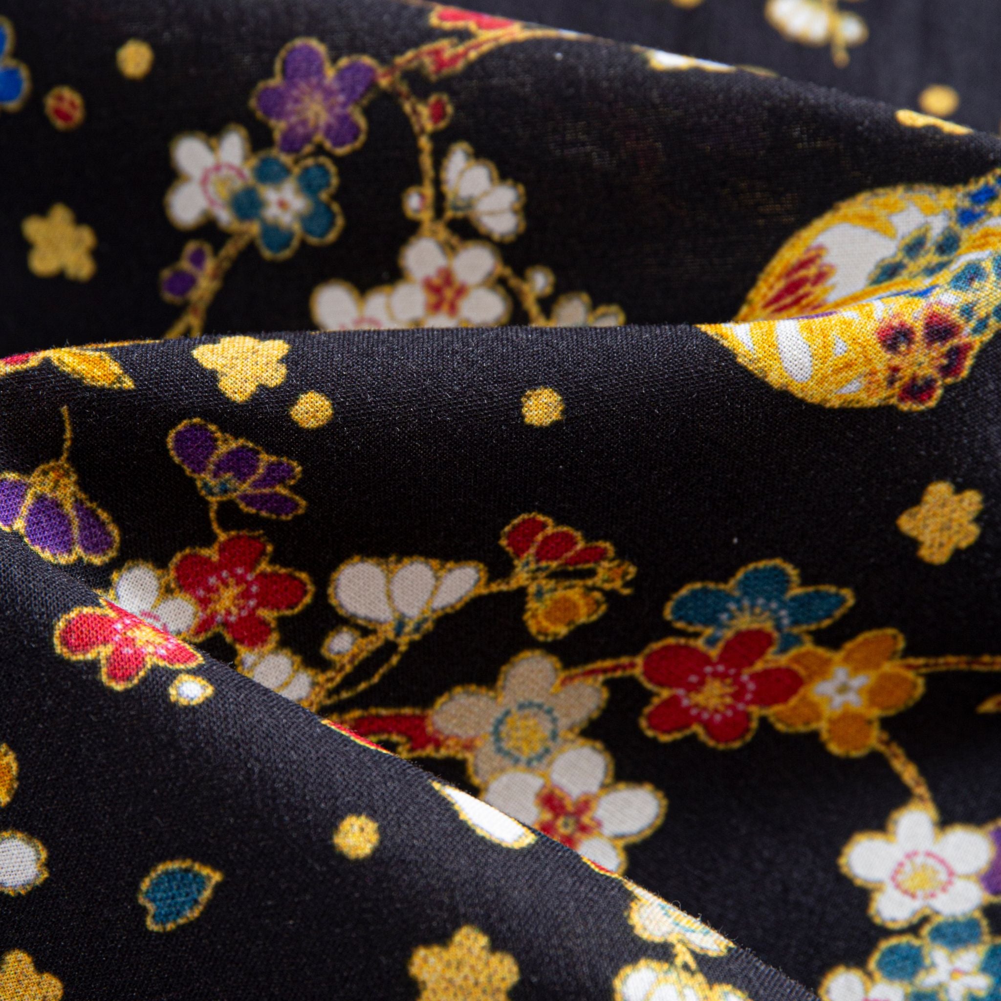 OROMEN Sakura Bloom Shirt– 100% Cotton Fabric Close-Up, Webbing Texture Detail