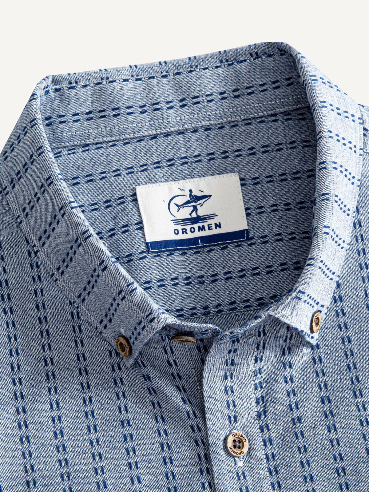 OROMEN Sashiko Chambray Cotton Shirt collar detail showing button-down collar and coconut buttons