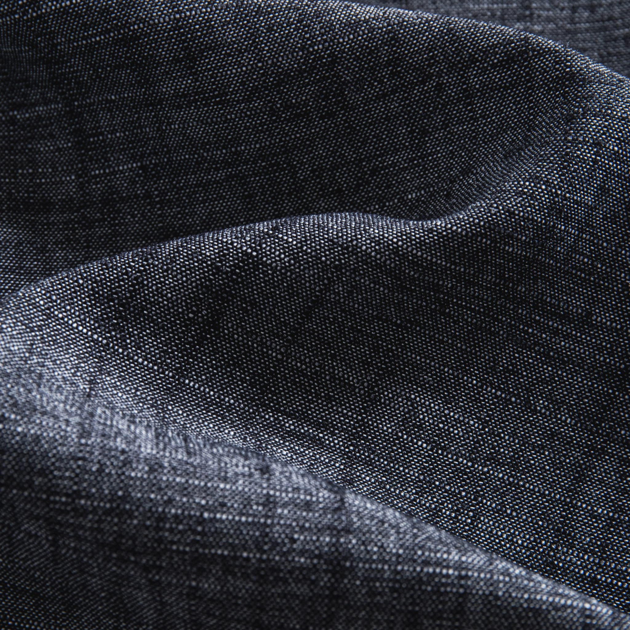 OROMEN Signature Tailored Silhouette Shirt – Fabric Texture Close-up