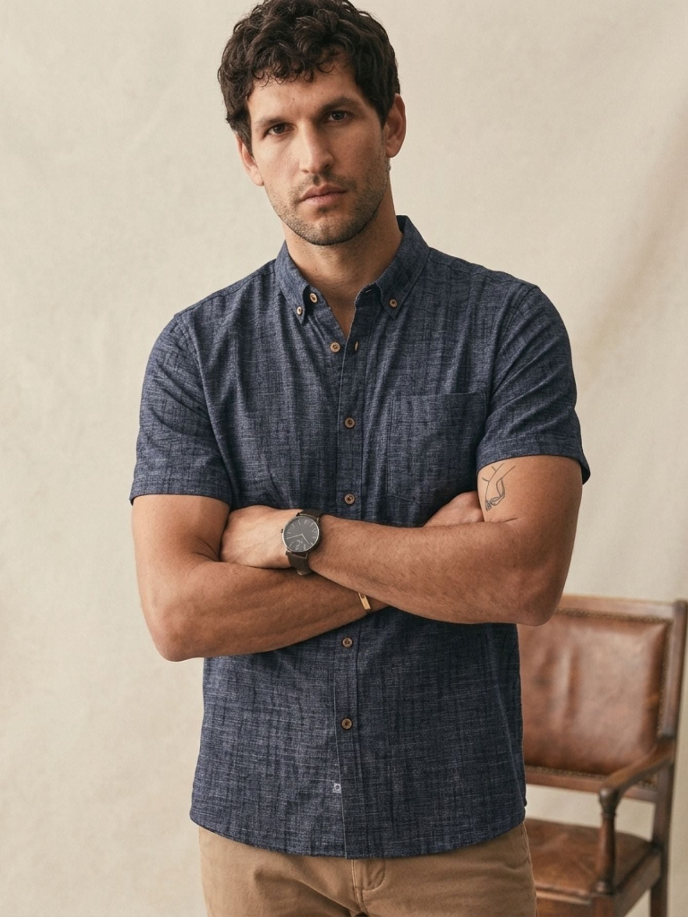 OROMEN Classic Slim Fit Shirt – Model Image