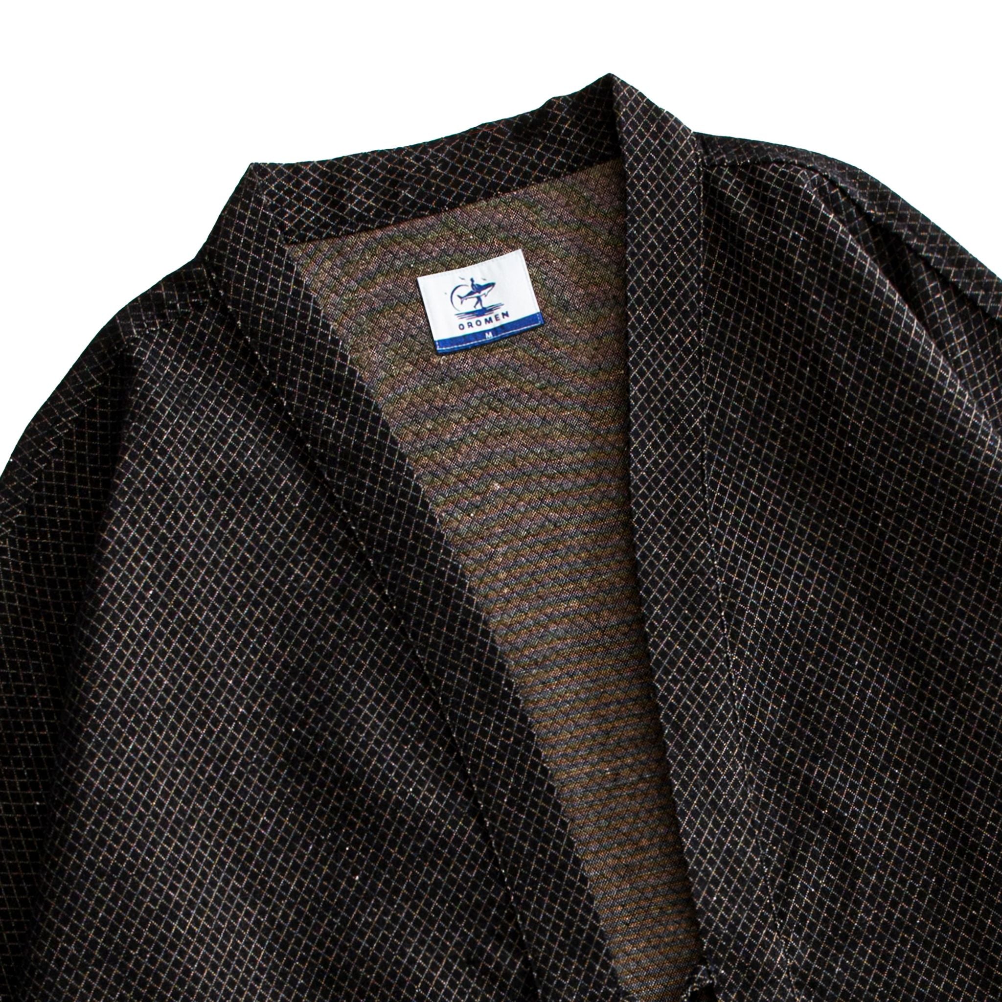 OROMEN Haori Cardigan V-Neckline Close-Up — Open Collarless Design with Soft Lapel, Japanese Kimono-Inspired Cotton Linen