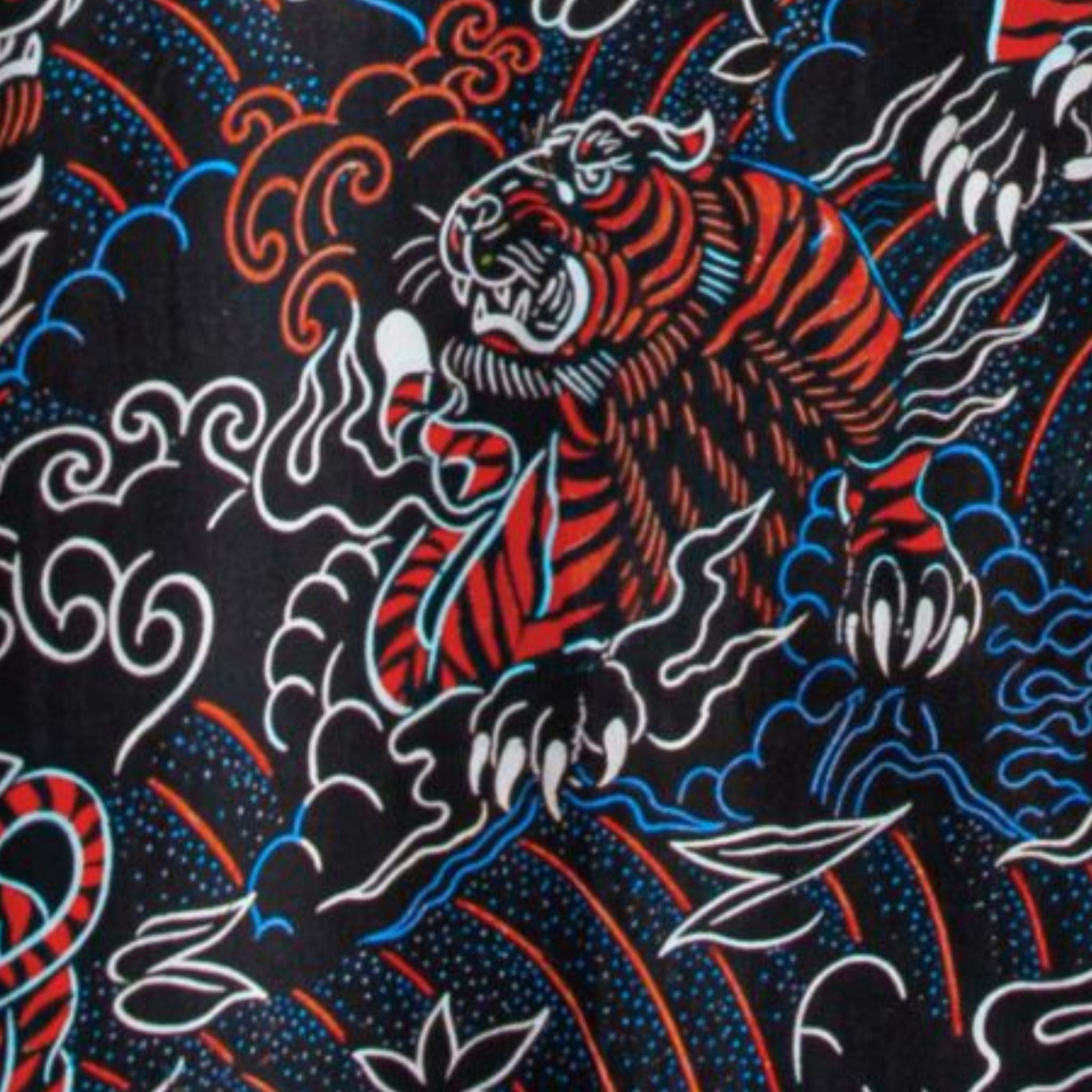 OROMEN Japanese tiger print detail — bold irezumi-inspired roaring tiger in red and black with swirling clouds and waves