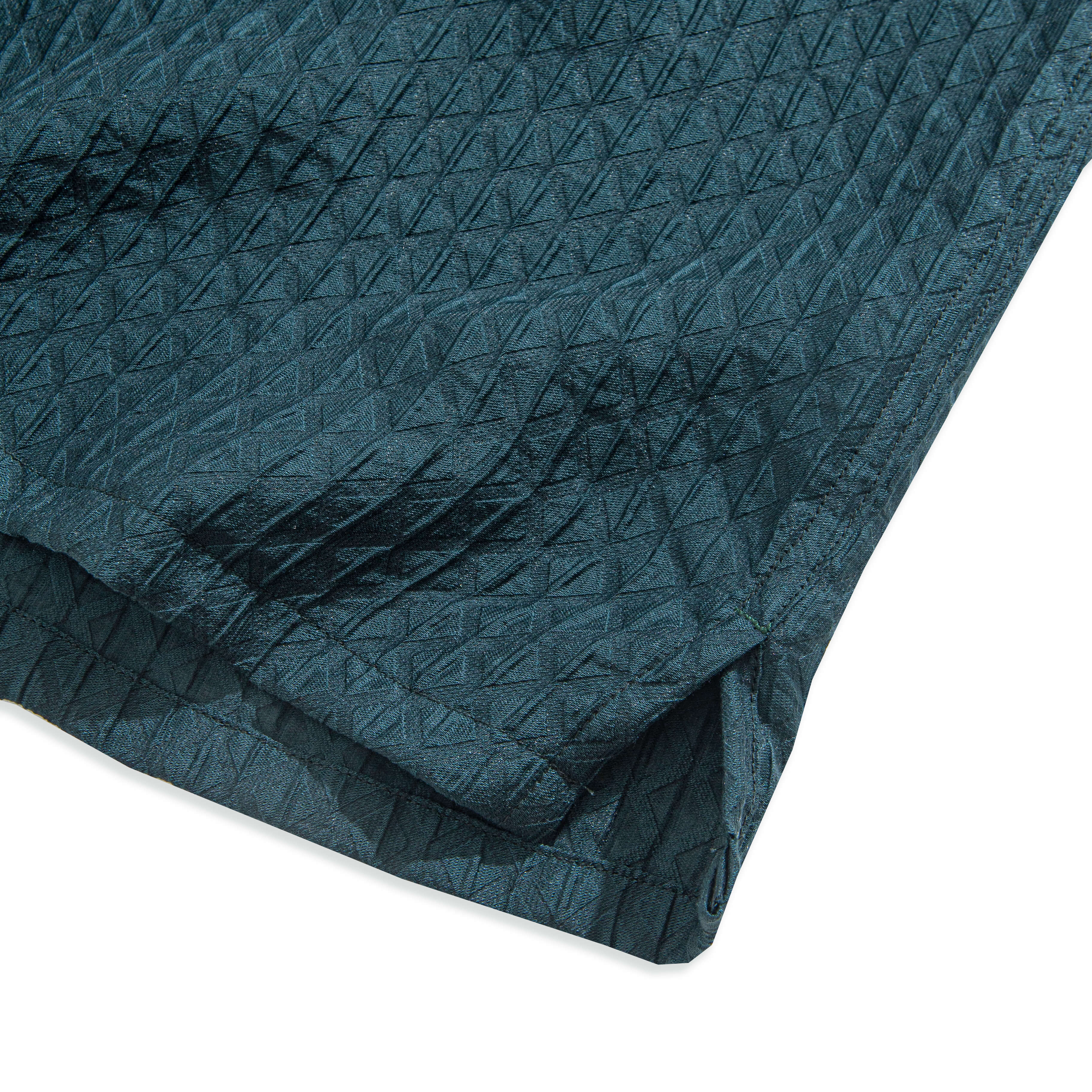 Shadow-Stripe Diamond Textured Shirt Hem Detail – OROMEN