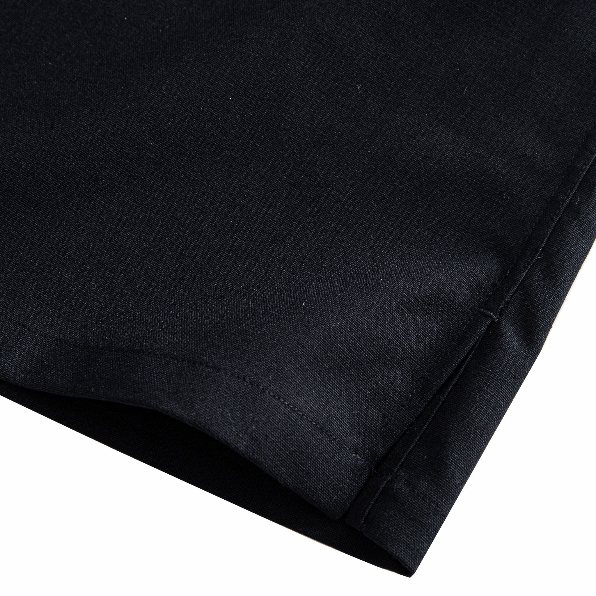 Side vent hem detail of men's black linen-cotton long-sleeve shirt – OROMEN