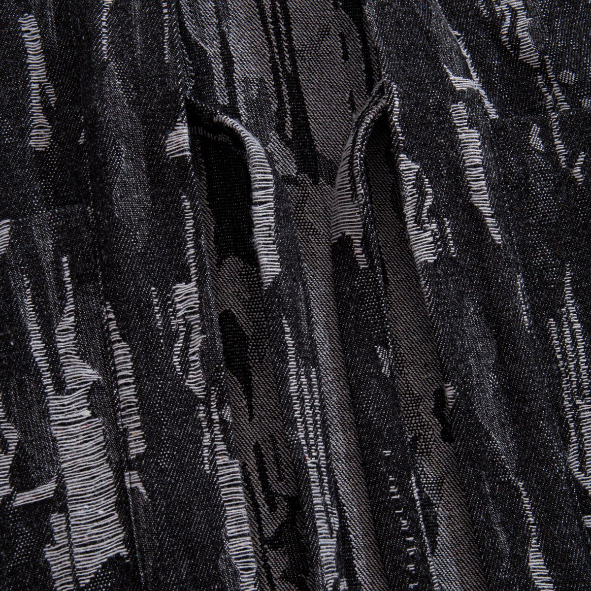 Side tie detail of OROMEN Crackle Kimono Jacket, adjustable hem drawstring, black cotton