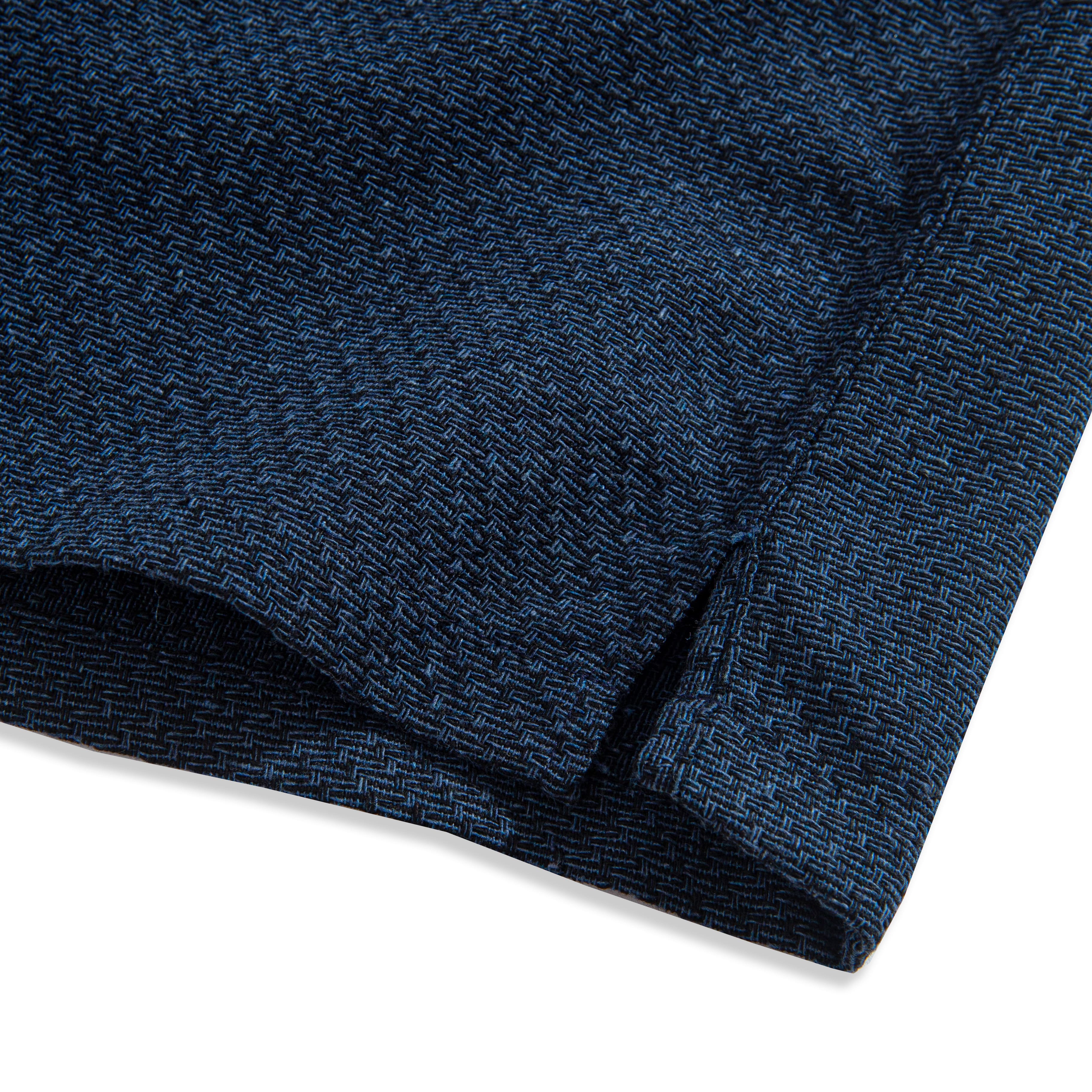 Two-Tone Shirt Hem & Texture Detail – Woven Cotton Linen